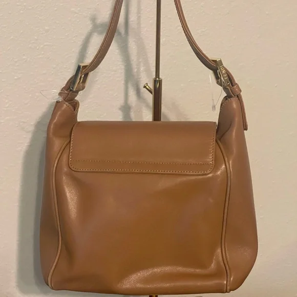 Fendi Tan Leather Shoulder Bag with Slouchy Design - Picture 4 of 11